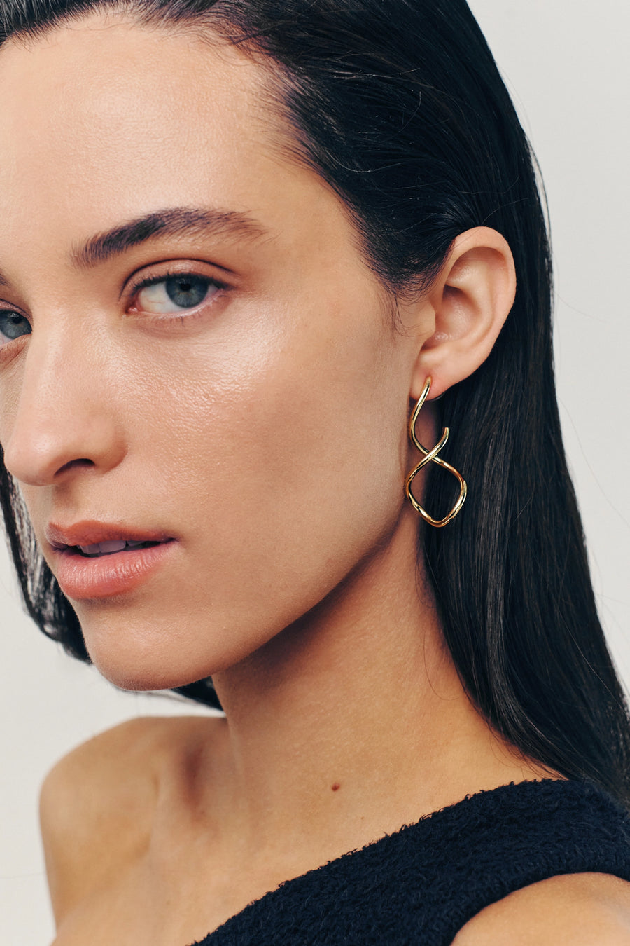 SAGE Earrings. Twisted line earrings, 18K gold vermeil, handmade, hypoallergenic, water-resistant